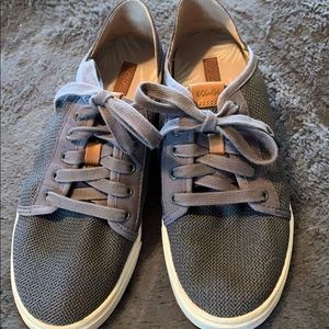 Olukai blue tennis shoes